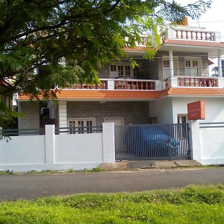 Hebron Inn Kochi Екстериор снимка
